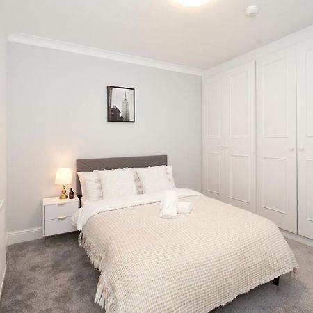 Excellent, Three Bedroom North London Apartment With Free Parking ภายนอก รูปภาพ