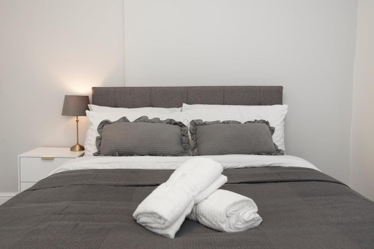 Excellent, Three Bedroom North London Apartment With Free Parking ภายนอก รูปภาพ