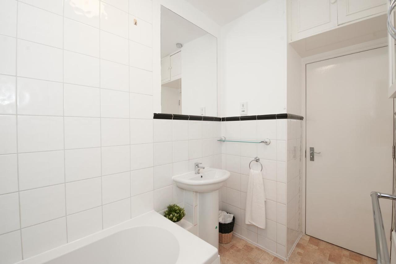 Excellent, Three Bedroom North London Apartment With Free Parking ภายนอก รูปภาพ