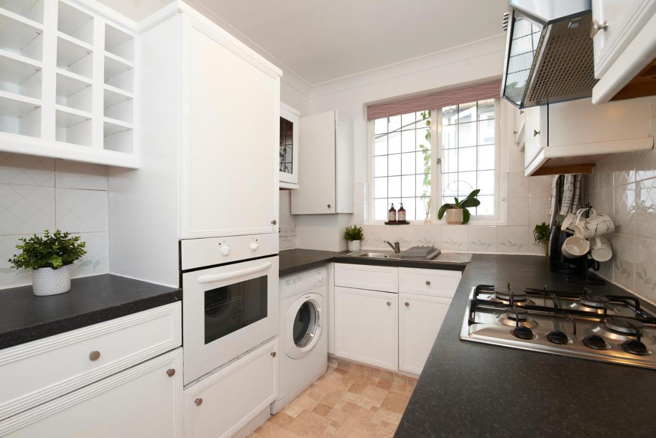 Excellent, Three Bedroom North London Apartment With Free Parking ภายนอก รูปภาพ