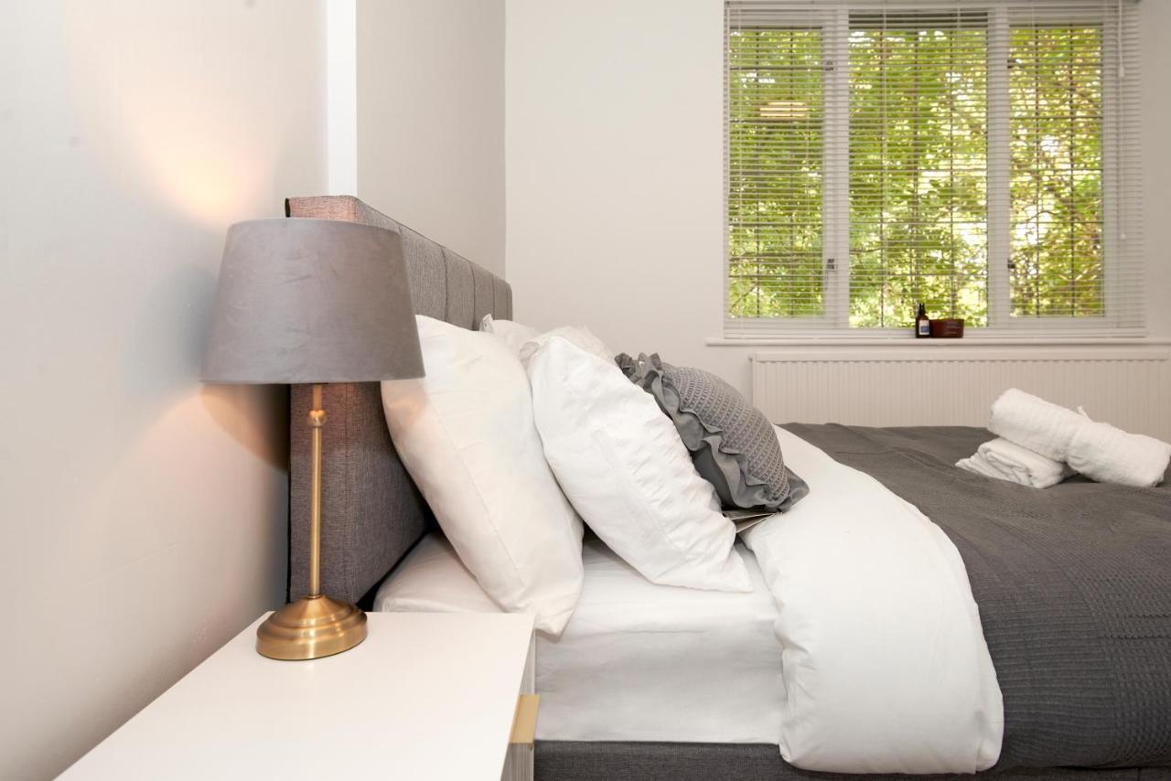 Excellent, Three Bedroom North London Apartment With Free Parking ภายนอก รูปภาพ
