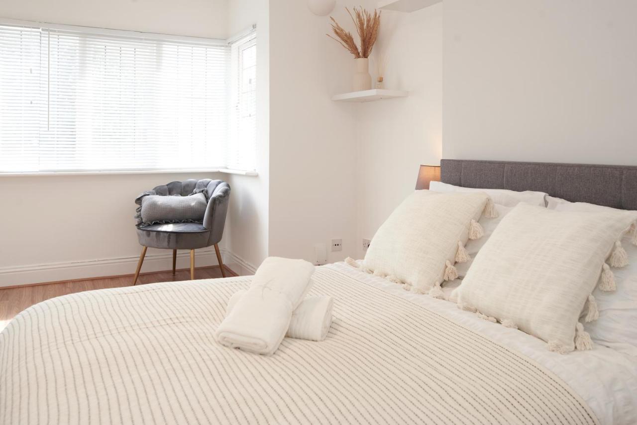 Excellent, Three Bedroom North London Apartment With Free Parking ภายนอก รูปภาพ
