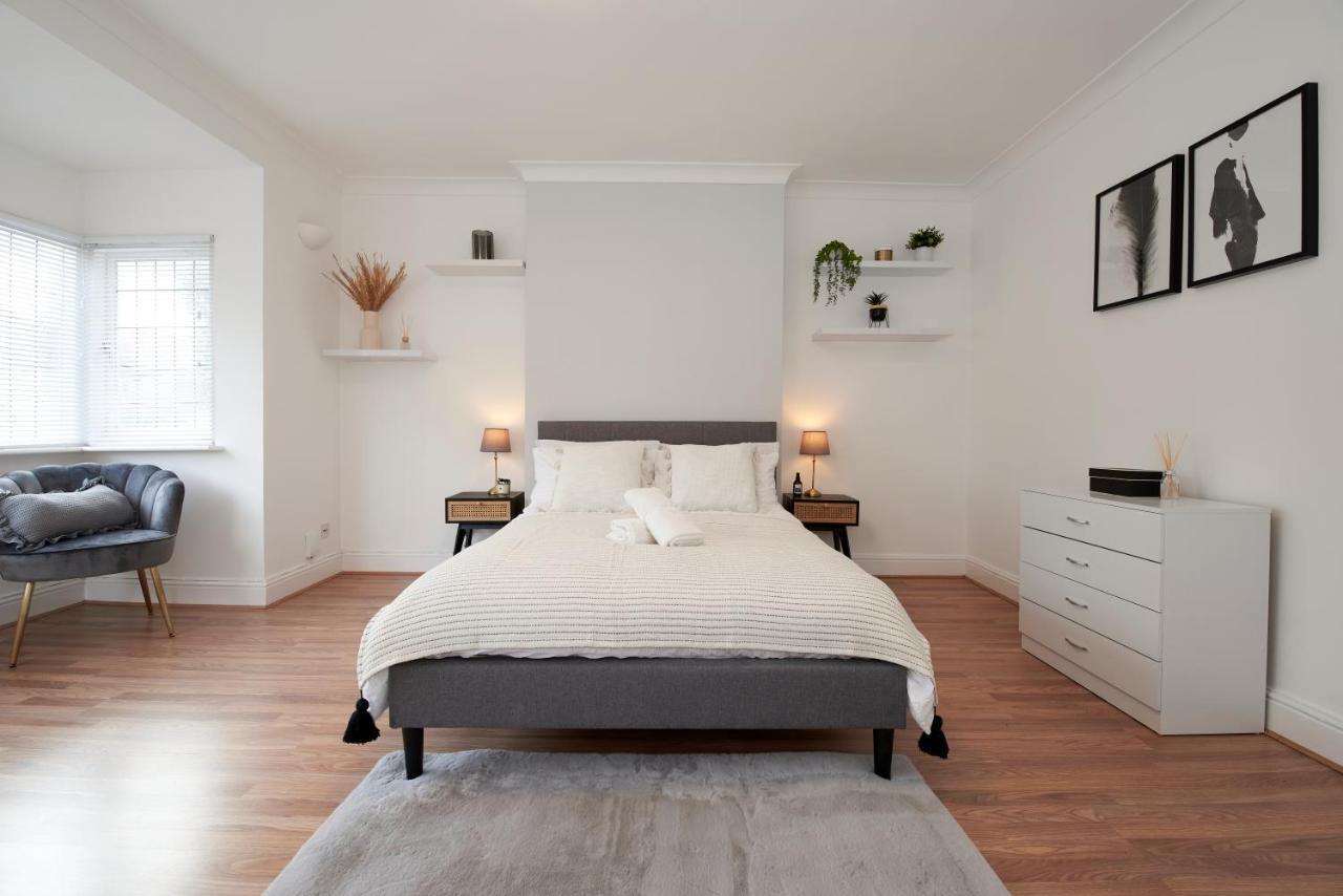 Excellent, Three Bedroom North London Apartment With Free Parking ภายนอก รูปภาพ